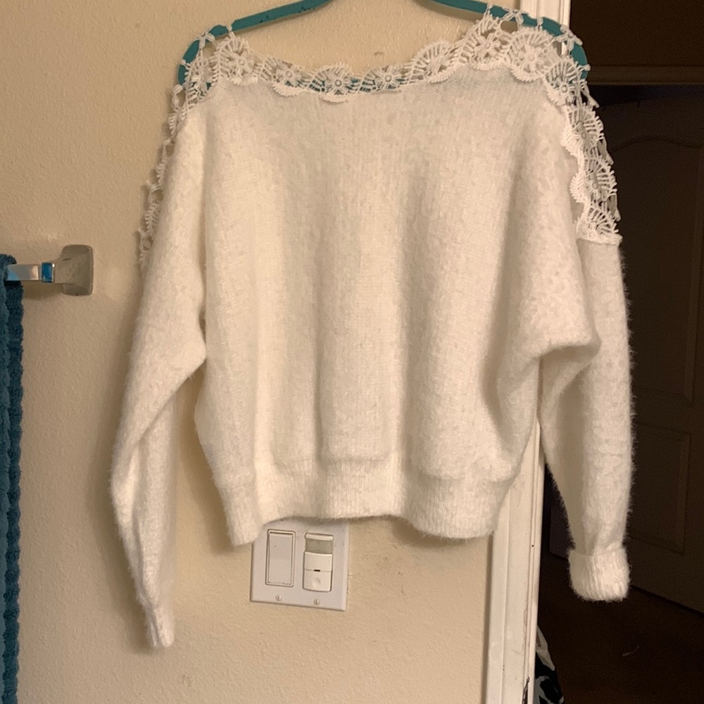 New white contrast lace long sleeve sweater